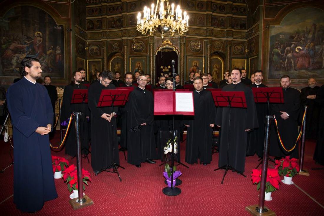 Corul Evloghia alături de Episcopul Sebastian, înainte de concert