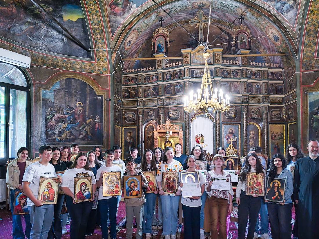 Preot pregătind întrebările concursului