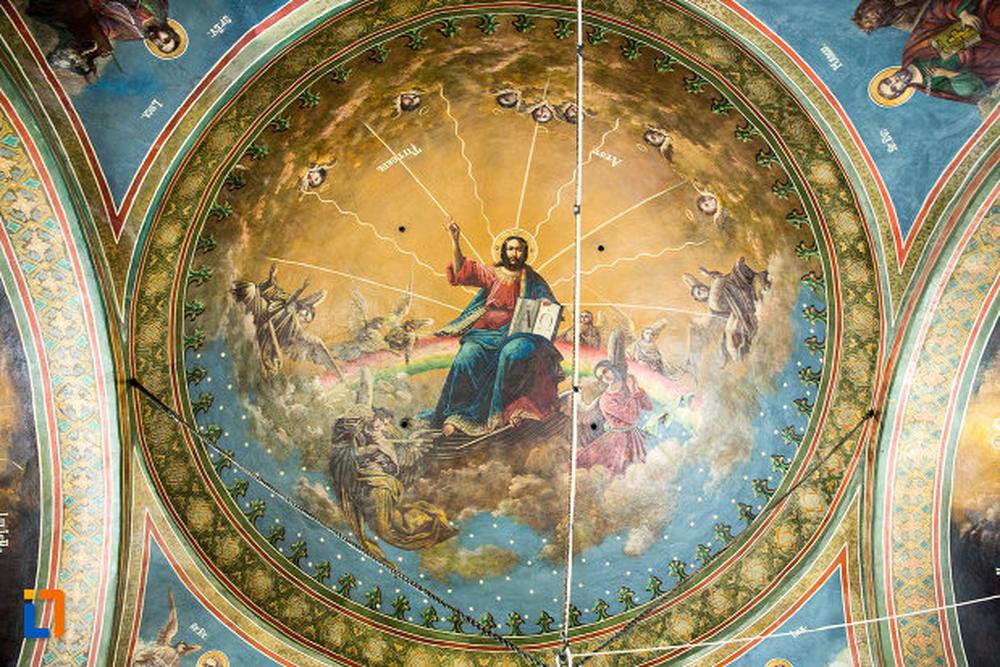 Pictura murală din cupola bisericii, Iisus Hristos