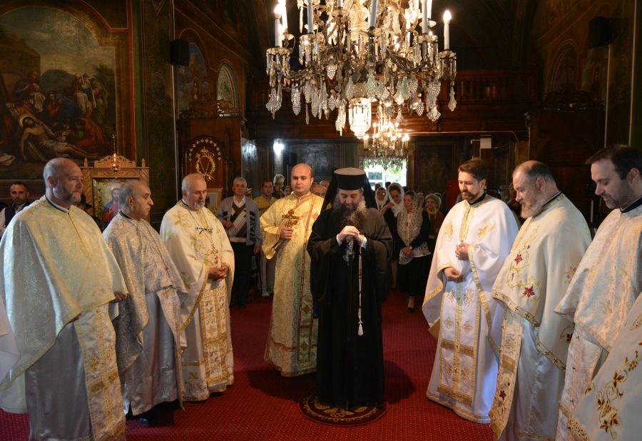 Slujba de resfințire a bisericii