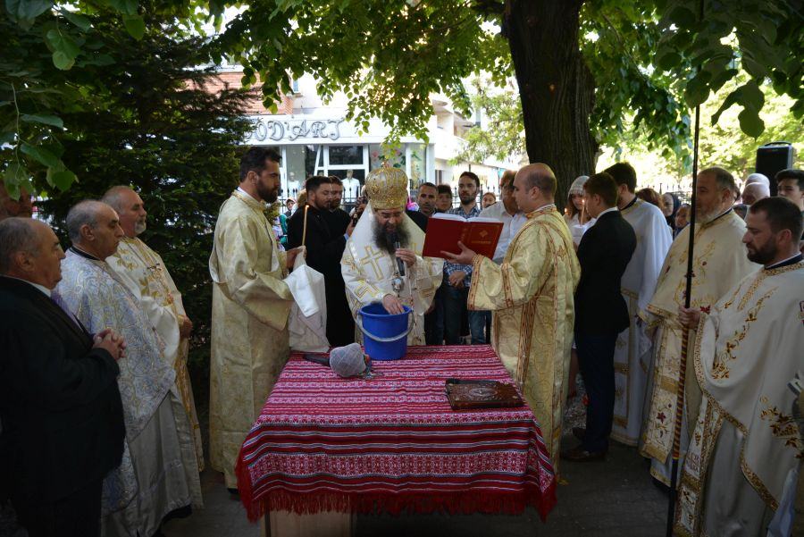 Sobor de preoți la resfințirea bisericii